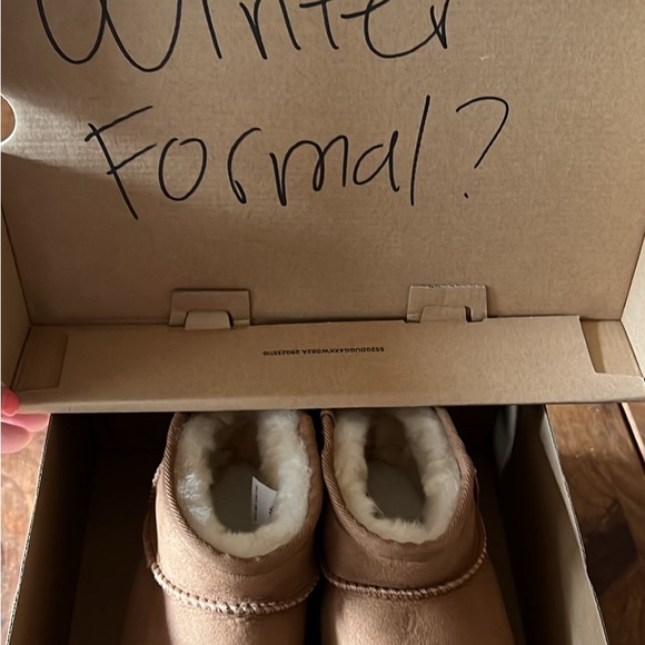NEW Ugg Chestnut Ultra Mini Size 7 - Picture 2 of 5